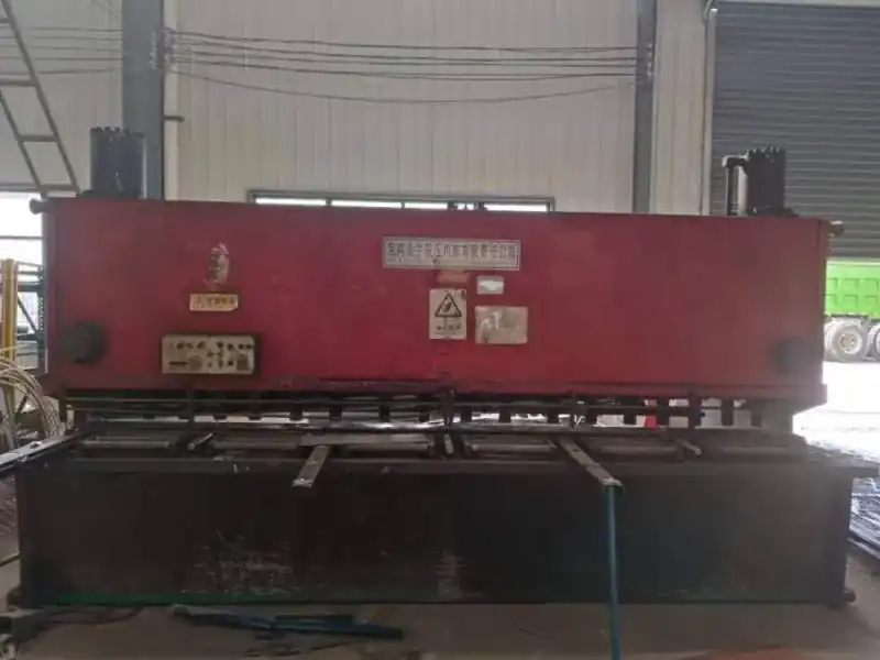 Dobradeira hidráulica CNC